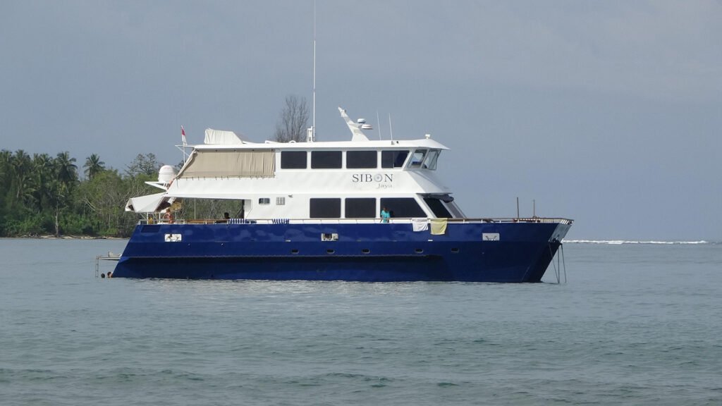 Perfil exterior del catamarán Sibon Jaya en Indonesia